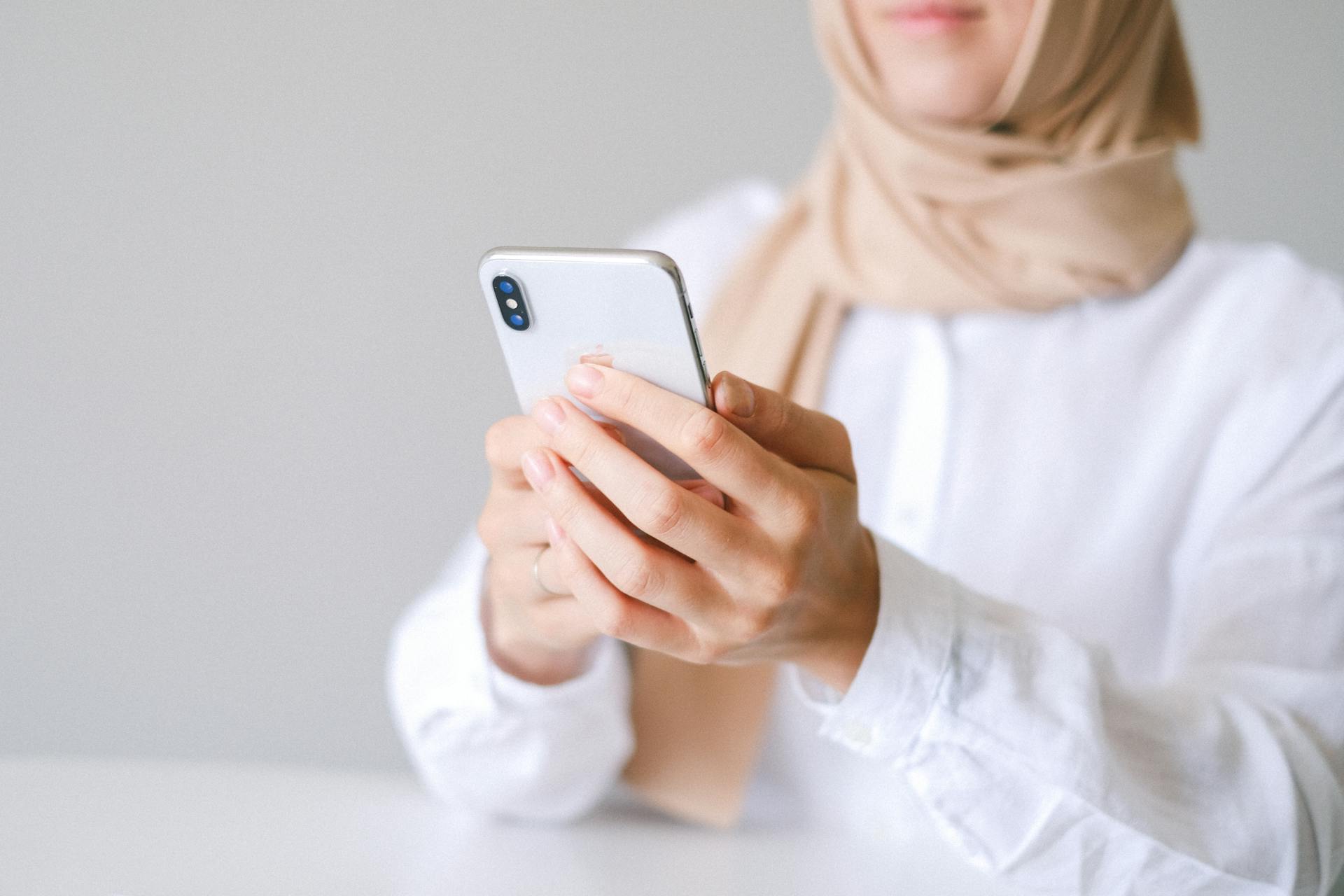 The Digital Pilgrim: Apps, SIM Cards &amp; Tech Essentials for Umrah 2026